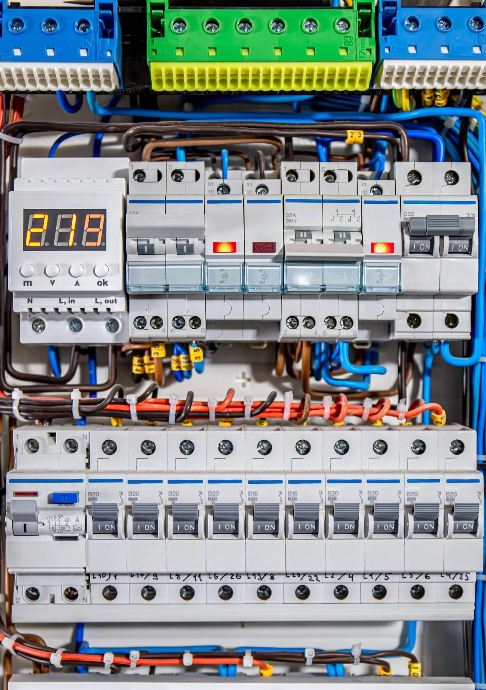 Distribuidor de voltaje y equipo eléctrico JMA